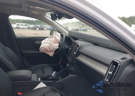 2025 Volvo Xc40 B5 Ultra Dark Theme из США, поврежденный, VIN YV4L12UMXS2534436